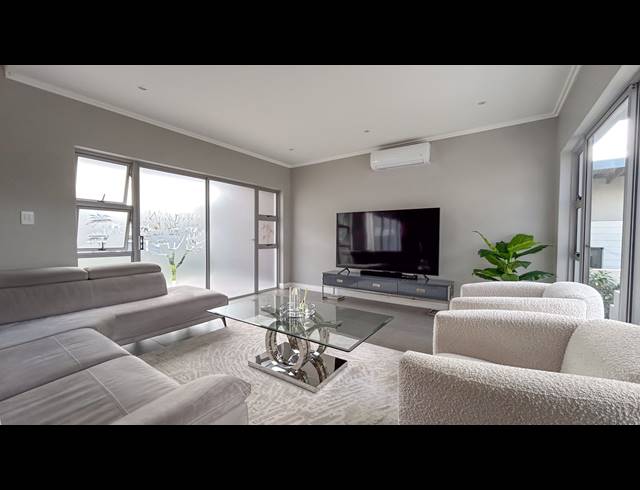 4 BEDROOM HOUSE FOR SALE IN PALM LAKES ESTATE